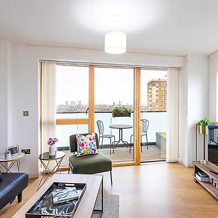 Trendy Queen'S Park Apartment With Views Across ลอนดอน ภายนอก รูปภาพ