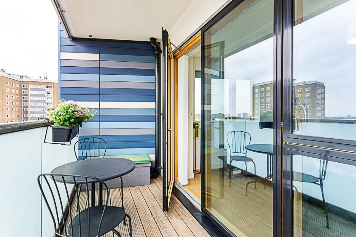 Trendy Queen'S Park Apartment With Views Across ลอนดอน ภายนอก รูปภาพ