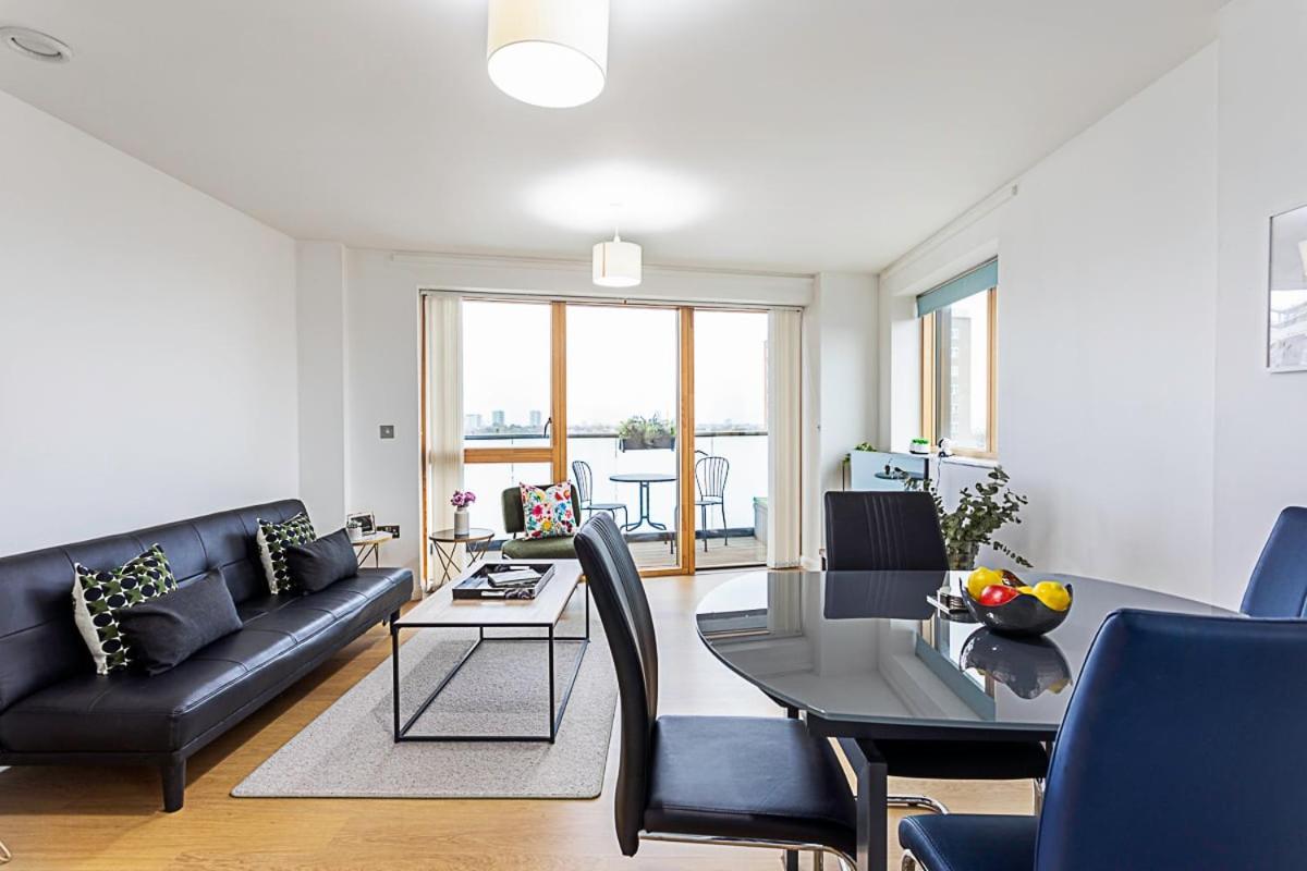 Trendy Queen'S Park Apartment With Views Across ลอนดอน ภายนอก รูปภาพ