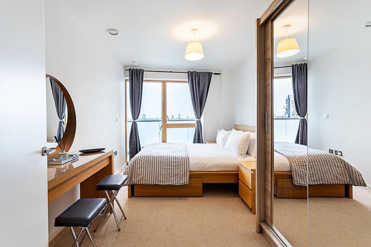 Trendy Queen'S Park Apartment With Views Across ลอนดอน ภายนอก รูปภาพ